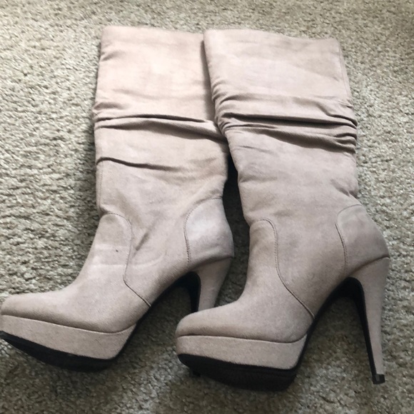 Taupe suede high heel boots 6.5 - Picture 2 of 3